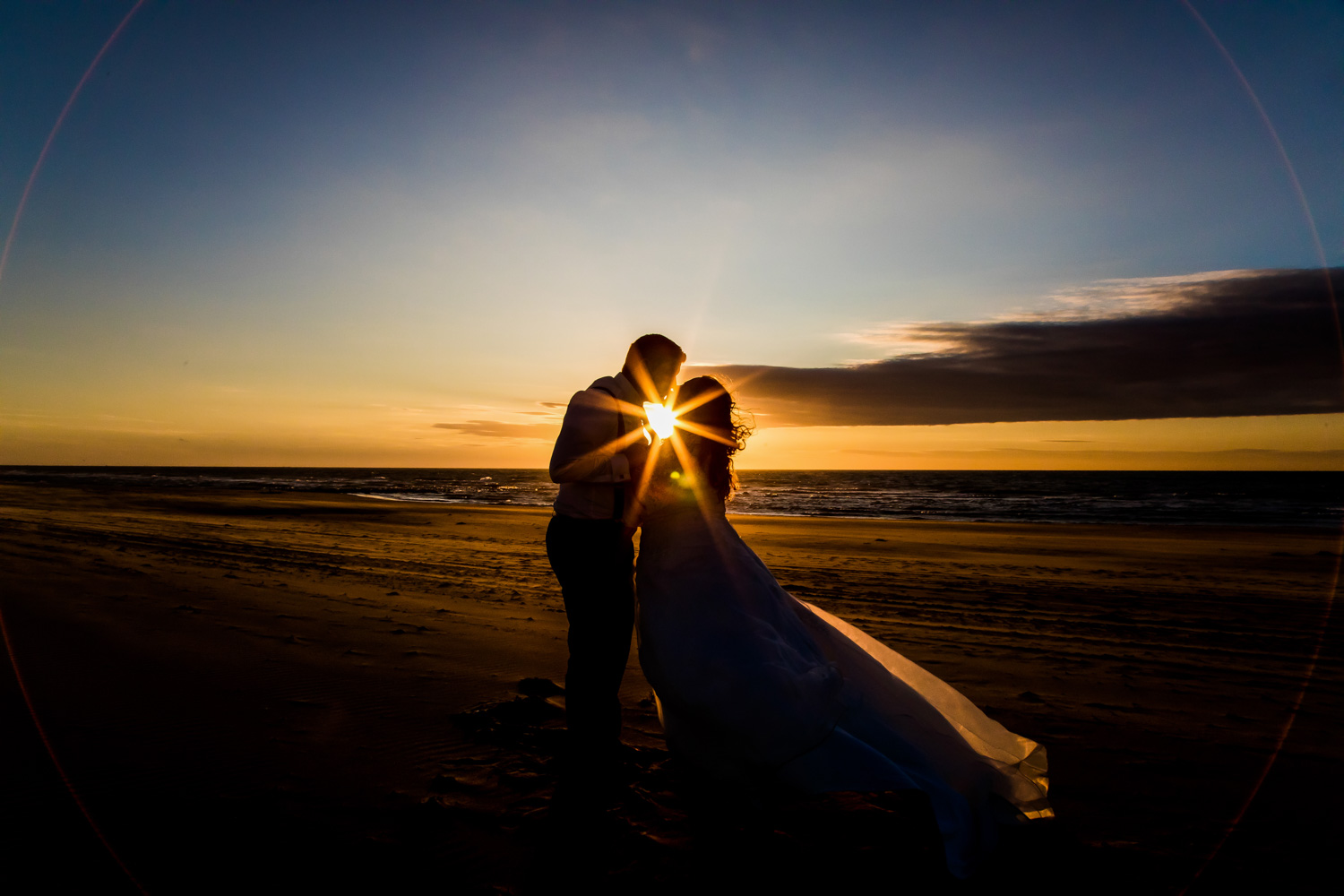 strand-trouwfotograaf-nederland-zonsondergang